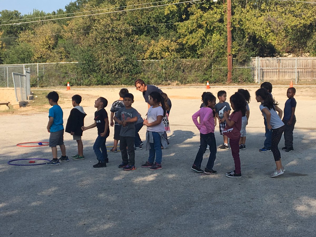 msmonicagarza's tweet image. Yesterday was a fun day full of activities at @NISDGlenoaks Learning Tree! #WriteBrain #Catch #GirlsOnTheRun #NISDInspired