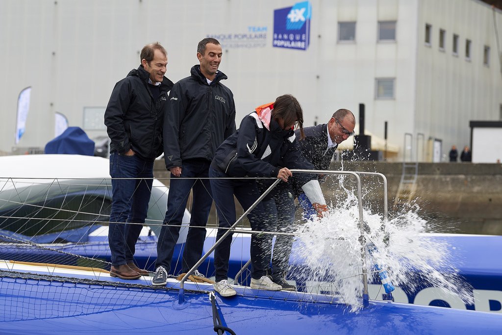 brunocrussol's tweet photo. L'Ultim #BanquePopulaireIX a été baptisé hier matin par Charline Picon et Damien Séguin. Quand on pense que Charline a failli arrêter le RS:X🏄♀️après l'échec de Londres avant de remporter brillamment l'Or à Rio🥇👏… c'eût été dommage⛵️https://t.co/6hCsc0tBqm⚓️ https://t.co/fV3ZJ3Go3E