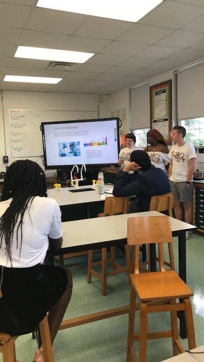 chloeattwood's tweet photo. From Saltus to BHS via the aquarium✌🏼📚🇧🇲🐬🐠#ScienceWithScientists2017 ScienceWithScientists2017 #DigicelBermuda #DMUGlobal https://t.co/d48CVWJhD5