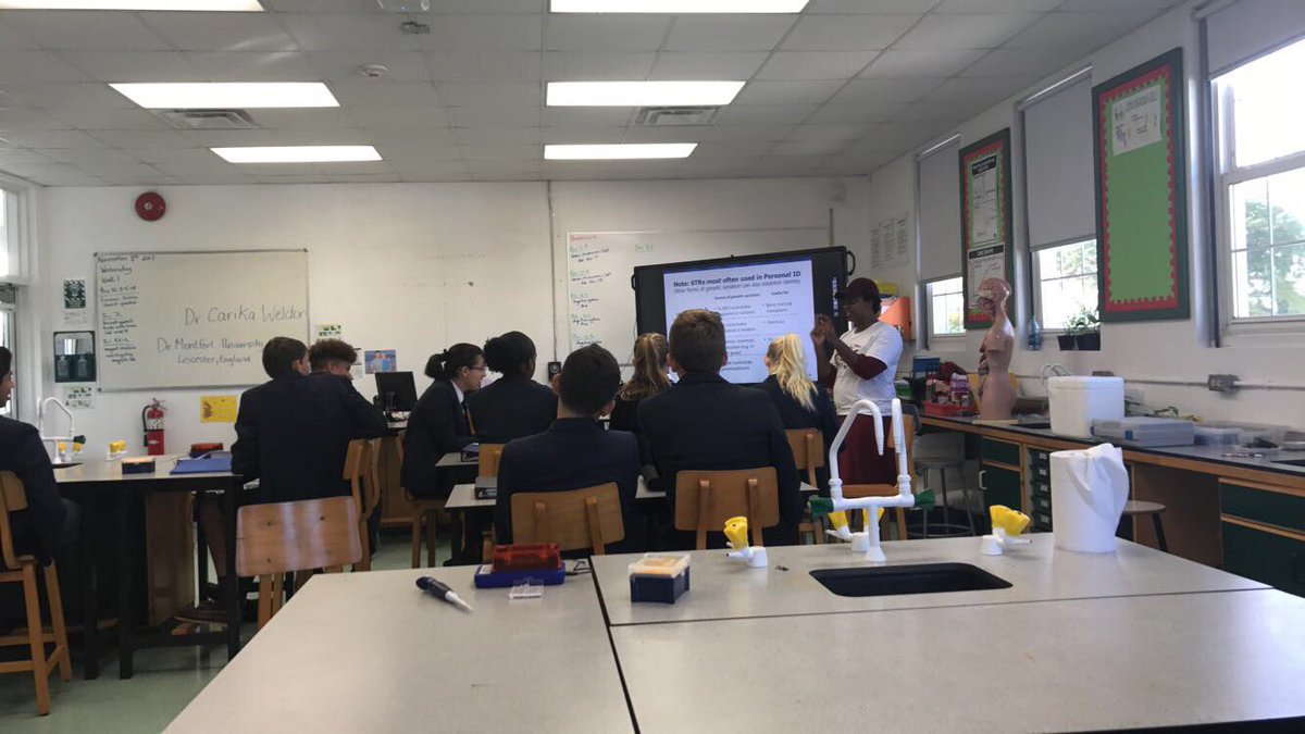 chloeattwood's tweet photo. From Saltus to BHS via the aquarium✌🏼📚🇧🇲🐬🐠#ScienceWithScientists2017 ScienceWithScientists2017 #DigicelBermuda #DMUGlobal https://t.co/d48CVWJhD5