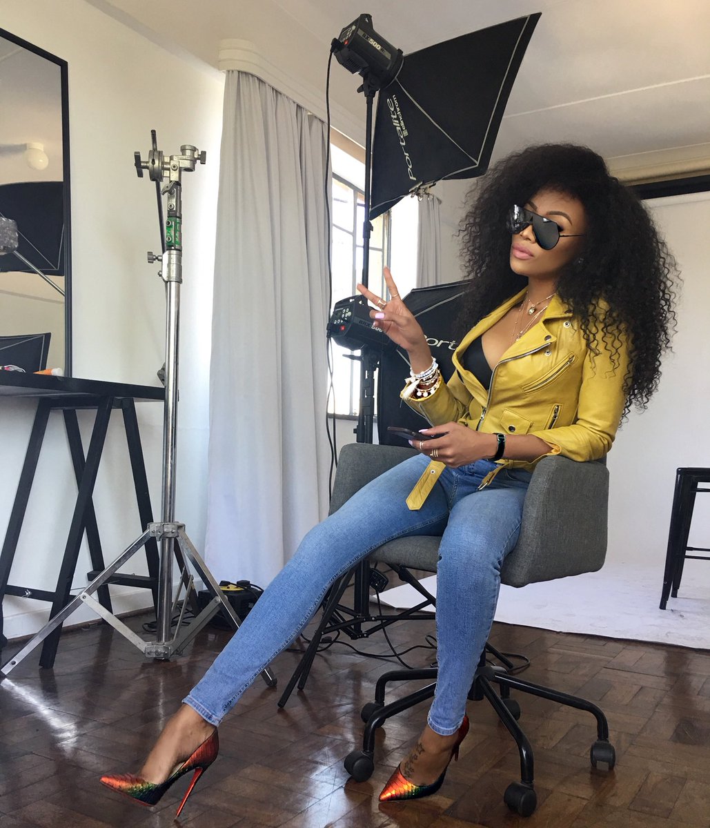 Bonang's tweet photo. Wednesday. ✌🏽👑🌟 https://t.co/KxB0fn2dZj