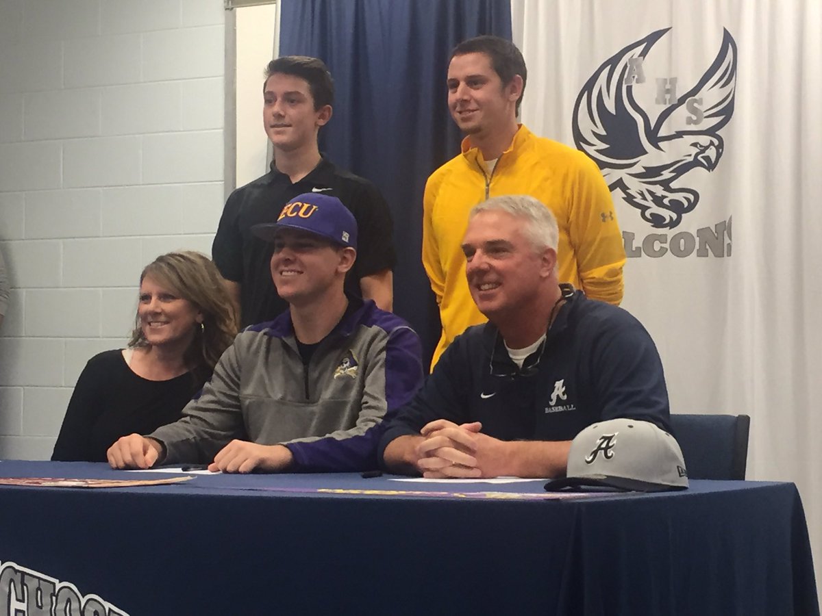 SportsHeather's tweet photo. Three big baseball signings at Abingdon: Cade Hungate to FSU, Thomas Francisco to East Carolina and Kevin Christy to @ETSU_Baseball #WCUB https://t.co/b1vKLP1es1