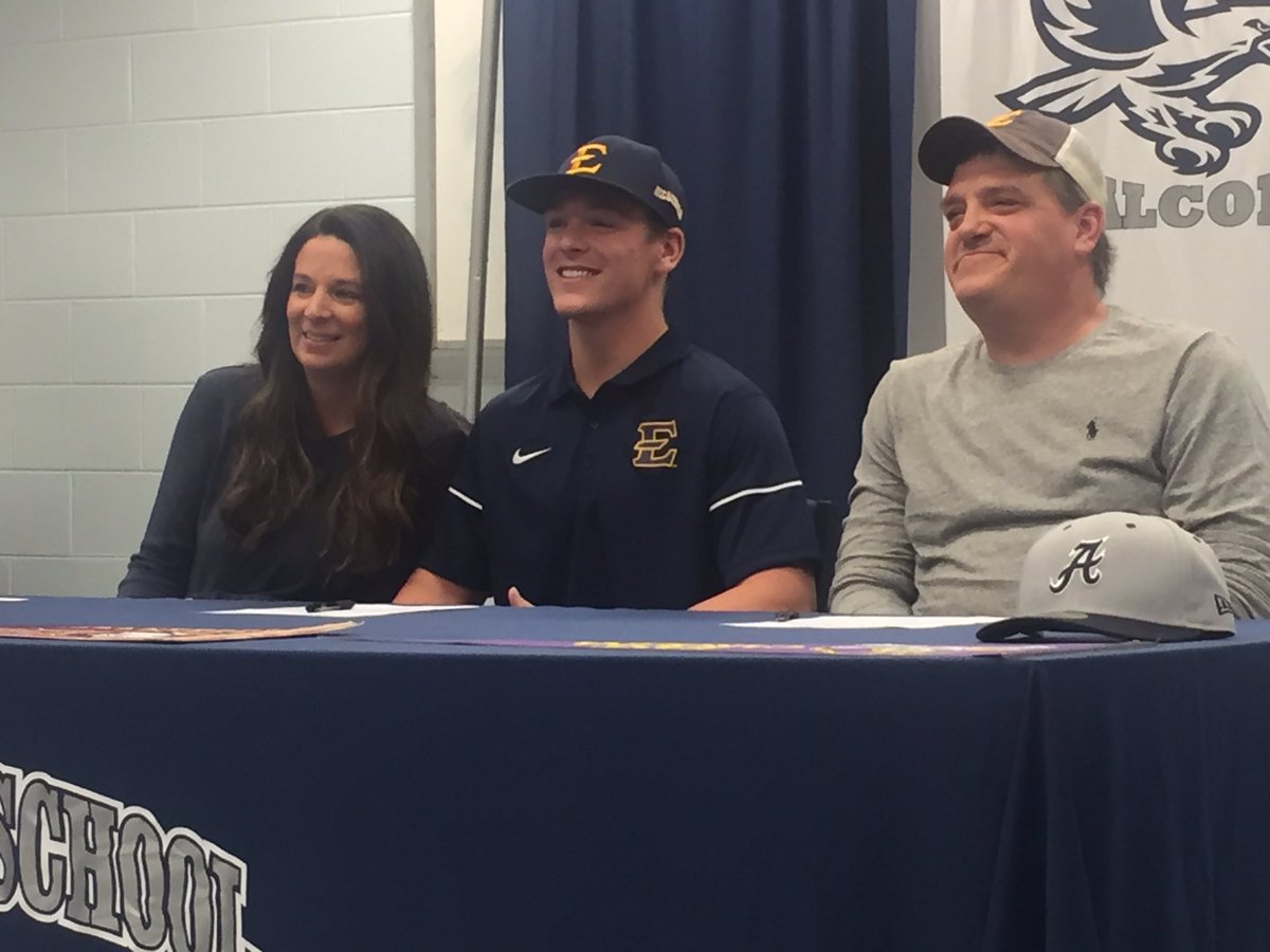 SportsHeather's tweet photo. Three big baseball signings at Abingdon: Cade Hungate to FSU, Thomas Francisco to East Carolina and Kevin Christy to @ETSU_Baseball #WCUB https://t.co/b1vKLP1es1