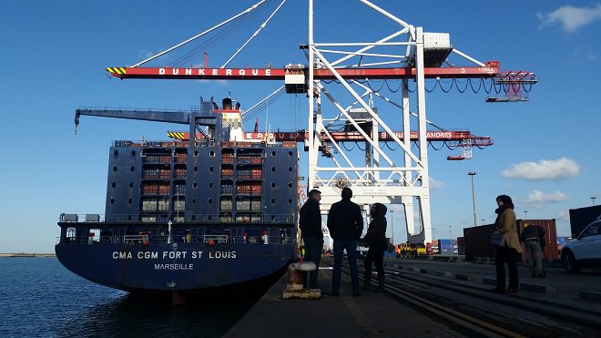 la1ere's tweet photo. Le port de Dunkerque attend avec impatience le retour de la banane de #Guadeloupe et #Martinique 🍌Elle a fait sa renommée à la fin des années 90 #Antilles 
https://t.co/B3FInDnfOs https://t.co/w6W20p1Zn9