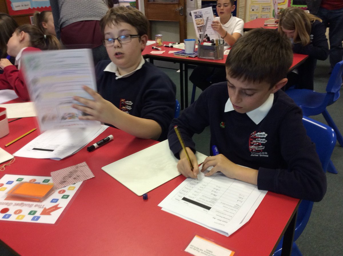 ChaucerJun's tweet photo. Enjoying our Year 2 open evening #ChaucerPride #LearningtoBudget https://t.co/enVmSCbhVV