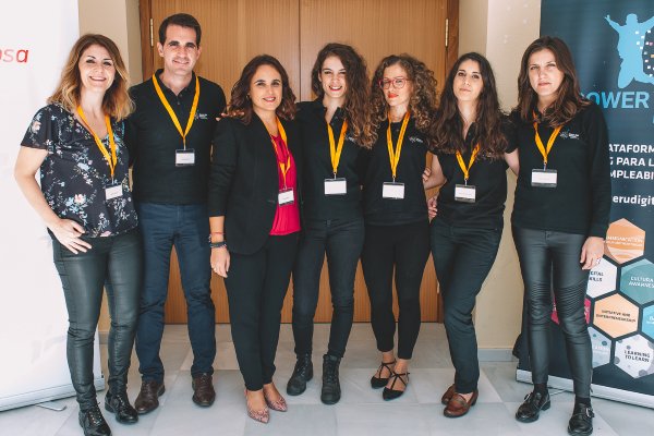 FundacionMPG's tweet photo. ¡Un aplauso para los voluntarios de #TalentAtWorkCepsa! 👏👏👏
¡Gracias por vuestro entusiasmo y compromiso! https://t.co/eOxYY6OAr5