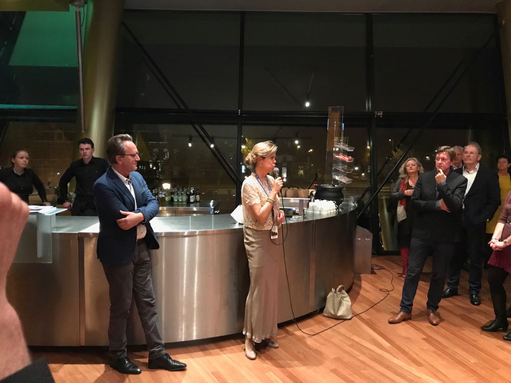 LF_2028's tweet photo. Het Noordelijk Film Festival en #LF2018 bekrachtigen samenwerking. En dat het een prachtig festival mag worden! #NFF38 https://t.co/L6kW6lJcyn
