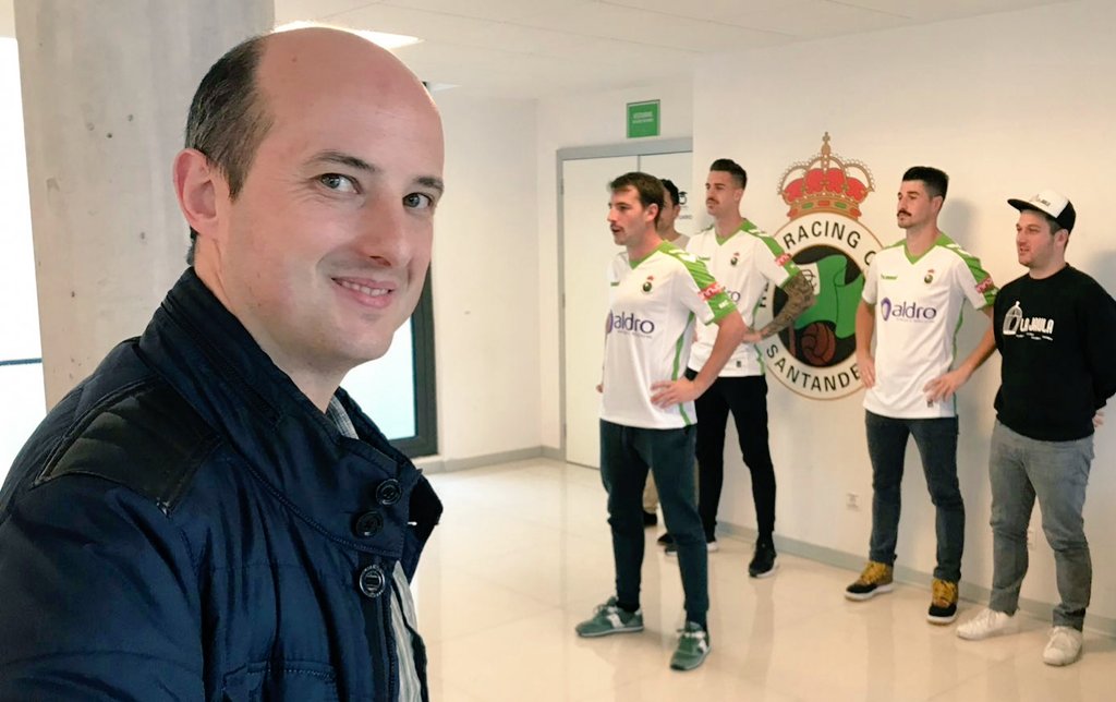 Quique_Palacio's tweet photo. Siempre es un placer colaborar con @Movember,a través de @LaJaulaSDR,en su lucha contra el cáncer de próstata y testículos.Gracias por vuestra implicación Borja,Álex y @julencasta9!! https://t.co/VXxddt04dK