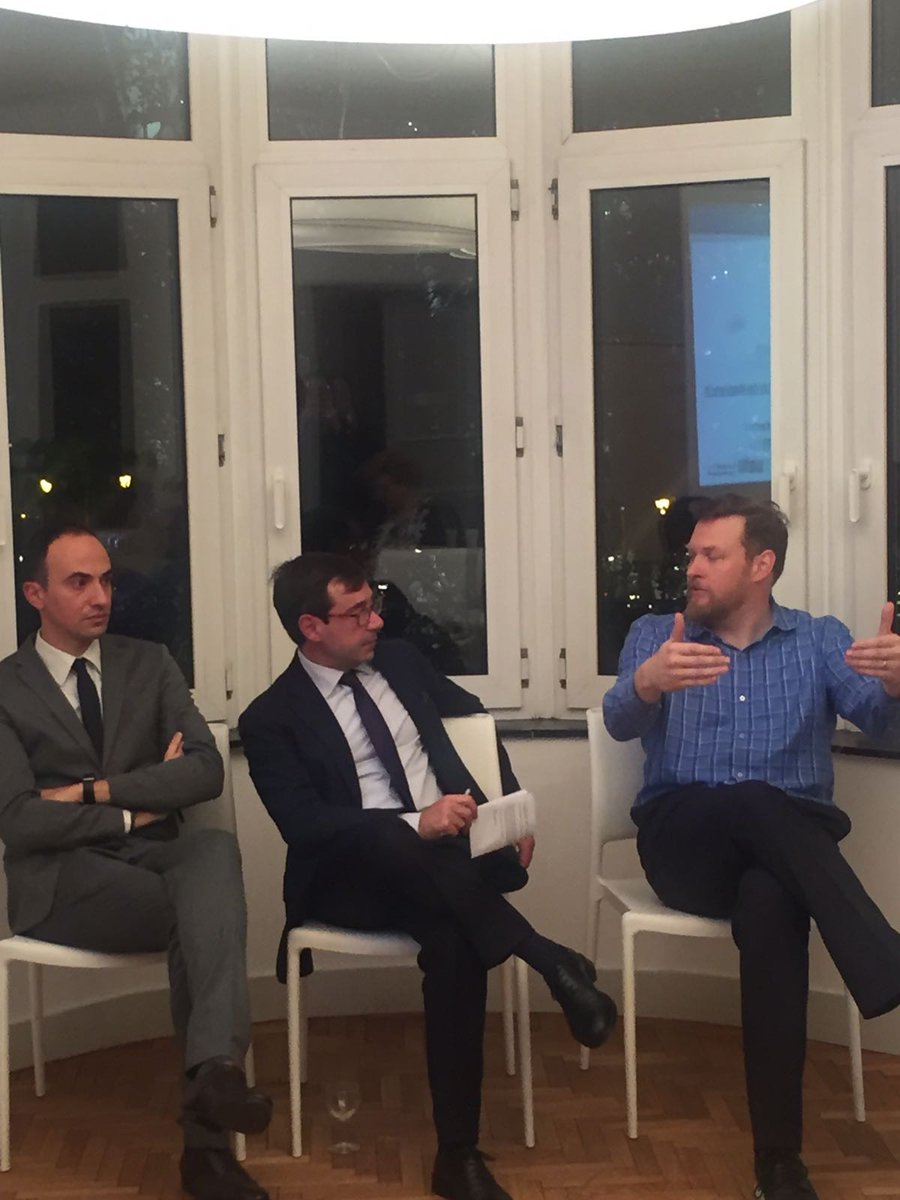 FondazBrodolini's tweet photo. @FSgaragli RoyKing and UgoGuarnacci on technology solutions tha may be tested and scaled in urban contexts in order to inform better planning and design of cities #KnowledgeApero @sustain_cities @EUROCITIEStweet @EU_ICT4Cities @enablingcity @uniSmartGruppe @fundacionctic https://t.co/olM0Bg81GV