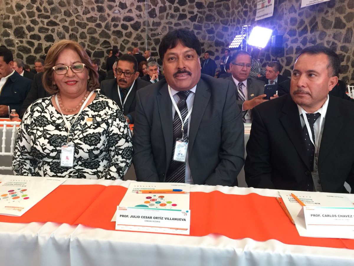 SNTE8's tweet photo. Con formación continua y profesionalización el #SNTE mantiene #UnidadPorMexico 🇲🇽para brindar educación de calidad con #MejoresMaestrosPorMexico #ConsejoNacional #JDT https://t.co/KbV0r12lfi