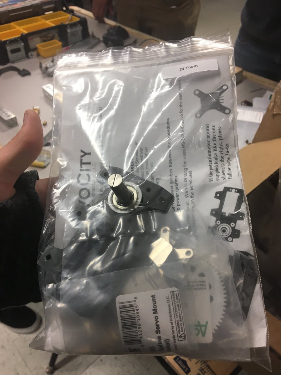 CIAteam4932's tweet photo. New parts!!! These servo power gearboxes look amazing! #omgrobots #omgftc #ServoCity https://t.co/QIVtOssND0
