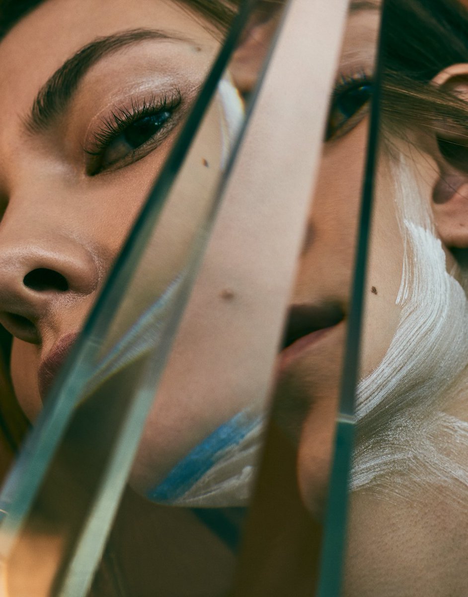 🌺BLOSSOM🌺: bullettmedia.com/editorial/blos… (📷: <a href="/Christopherdc89/">Christopher Collie</a>, 🎬: Annestine Bae, ✂️: Tsuyoshi Harada,💄: @rikalicka, 💐: Sophie Strangio, 👩🏻: Marije)🌸 #BULLETTBeauty