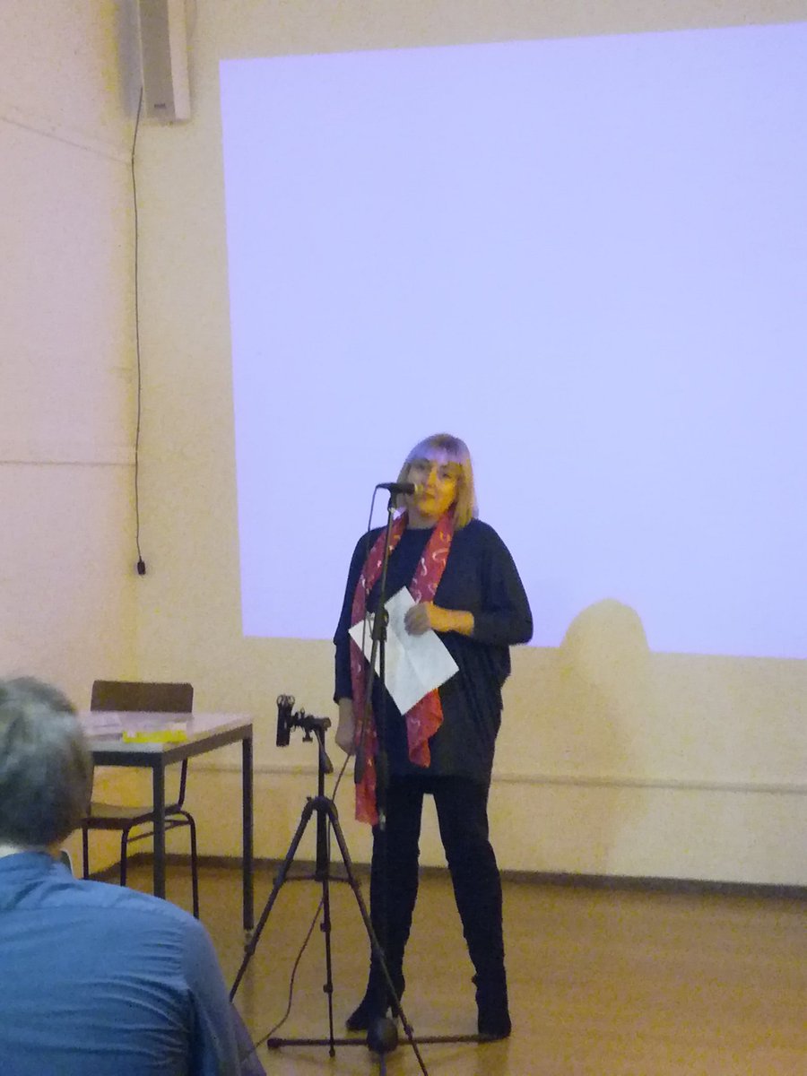 lifedeathfest's tweet photo. Kicking things off is @Claire_manyhats from @rethinkyourmind, talking about wellbeing and empowerment. https://t.co/3q8MYWyZRj