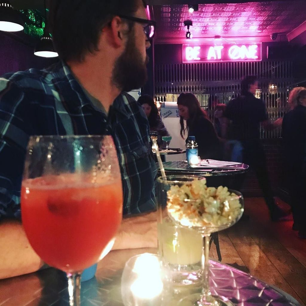 ky_holbrook's tweet photo. We are out out!! Enjoying an evening of cocktails and quiz at #beatonebar #lifeiswhatyoumixit https://t.co/24CDjM4wQ6 https://t.co/rVIEZCj7tU