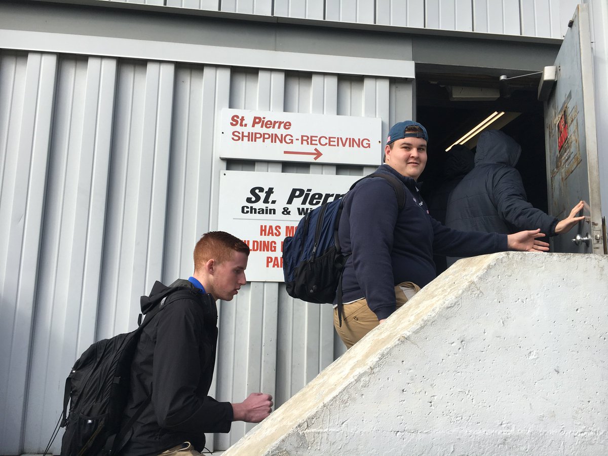 WADAP1834's tweet photo. @WorcesterAcdmy visits St. Pierre Chain in #Worcester to learn of manufacturing history, application, and processing in an English lesson!  #WAdifference @chamberworc https://t.co/0A59BeMo7Q