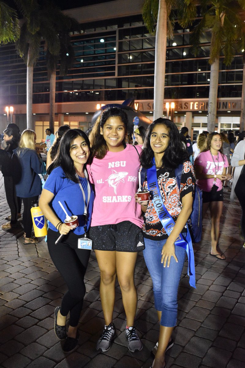 NSUFlorida's tweet photo. #NSUSharks kicked off Homecoming Week w/ food trucks, music, interactive games, student performances, and an appearance by Razor the Shark. See all of the photos here: https://t.co/gcEWQHztwz #SharksHC https://t.co/Sdx6CSEoQd
