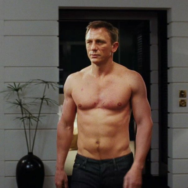 ShirtlessMike's tweet photo. It’s a known fact that James Bond is an enthusiastic advocate for shirtlessness. #AVINSM2017 #smsreturns https://t.co/3J394ZfmVZ