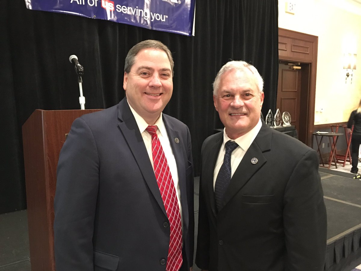PaulFarrowWi's tweet photo. It's always good to see frm. County Executive Dan Vrakas! #ExecAwards https://t.co/GENNjpeJYA
