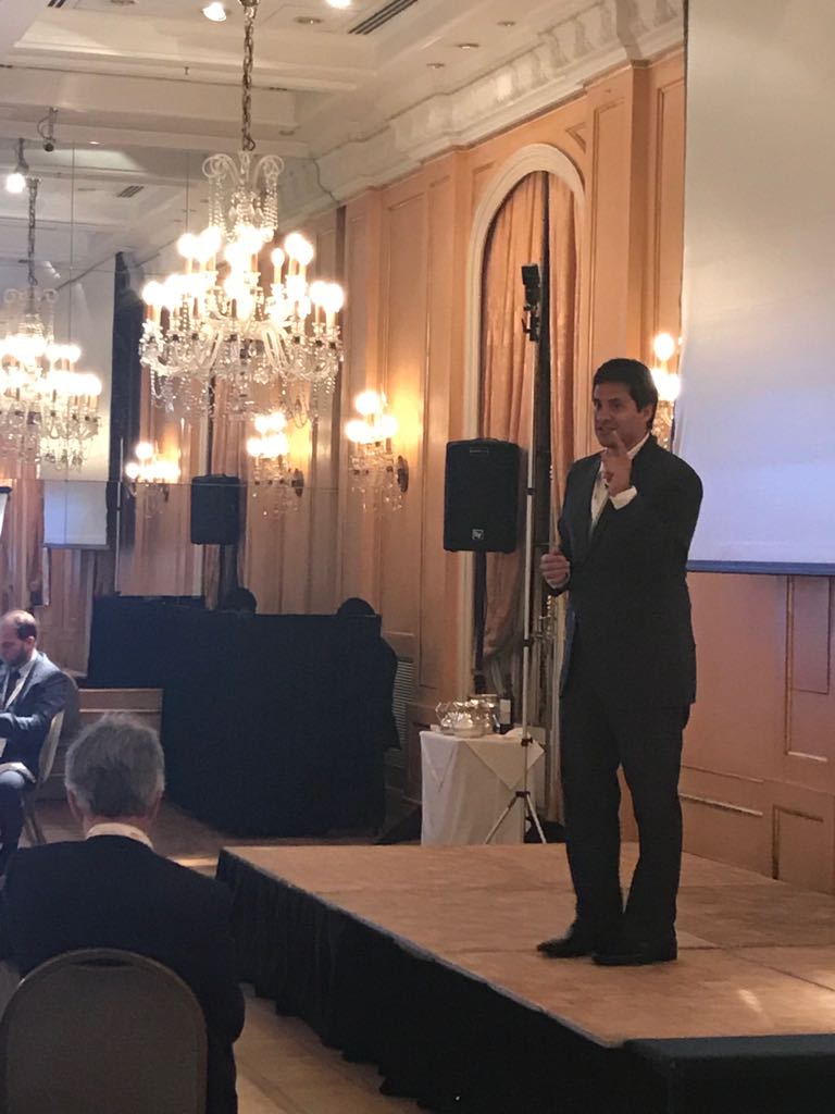 CEOSummit2018's tweet photo. A sala llena concluye la 1° Edición del CEO Leadership Summit con el cierre de Patricio Fedio #CEOLeadershipSummit https://t.co/gpboB1n5tE