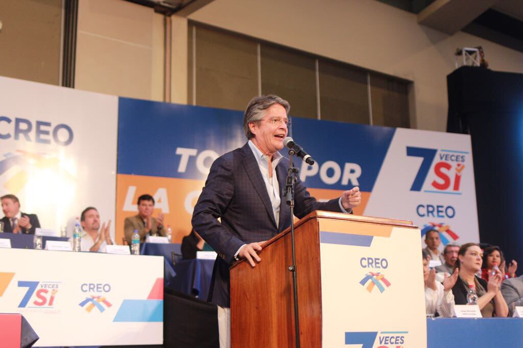 LassoGuillermo's tweet photo. Hay que reformar el decreto ministerial que prohibe la libertad de expresión a los maestros ecuatorianos, para que cuenten todo lo que pasa en los colegios ecuatorianos. En sus manos está, señor Presidente. #7VecesSí https://t.co/j92uxM9fMV