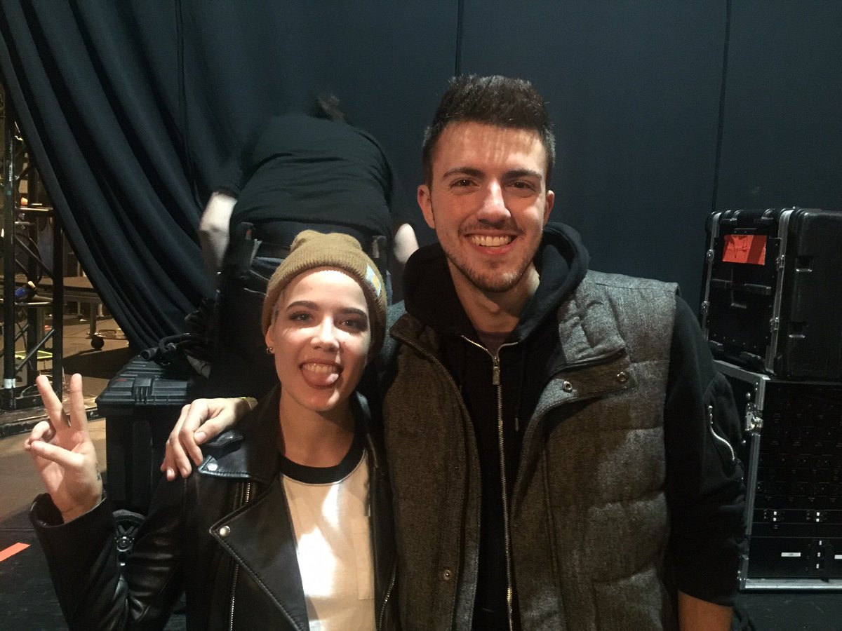 tornadojally's tweet photo. s/o to my (thankfully) very brief vest phase in 2014 and @halsey
Meet her + cop #GoSnowShow tix w/ @BDandG963 every morning @Go963MN πππ https://t.co/lzbh0mhSXq