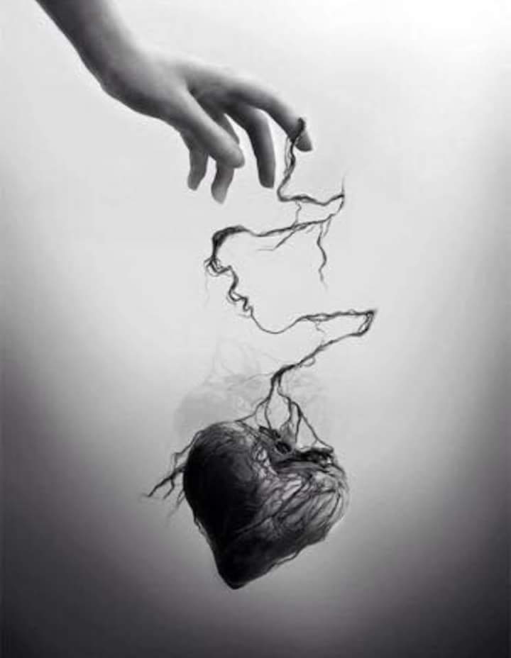 تَعَوَذ ألفَ مَرَّةٍ مِنْ قَلبٍ كانَ يَحتَويكَ ، وَلَمْ يَعُد يُبالي 

.
#مــلآڪ❥