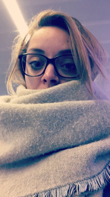 Elle a froid.... elle va trouver de quoi se r&eacute;chauffer 😏🔥 https://t.co/jTPhvHwoA6<a href="/tag/threesome"class="tags"><span>#threesome</span></a><a href="/tag/scandale"class="tags"><span>#scandale</span></a>