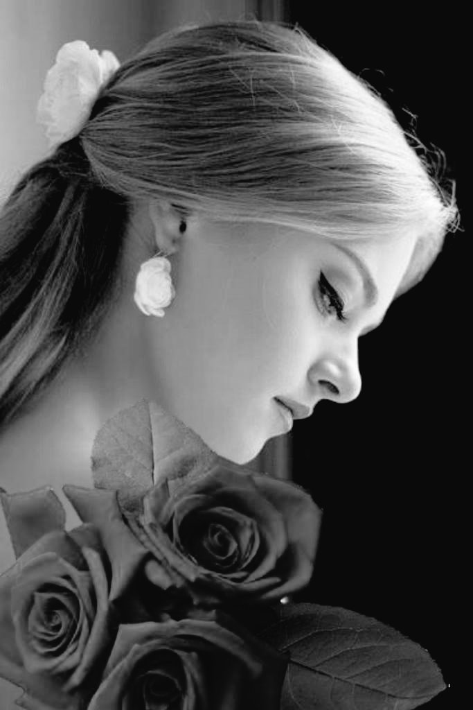 تائهة أنا
بين مجموعة أحــلآم
تــمزق نصــفهآ .. ونصــفهآ الآخر يُمــزقني..

.
#مــلآڪ❥