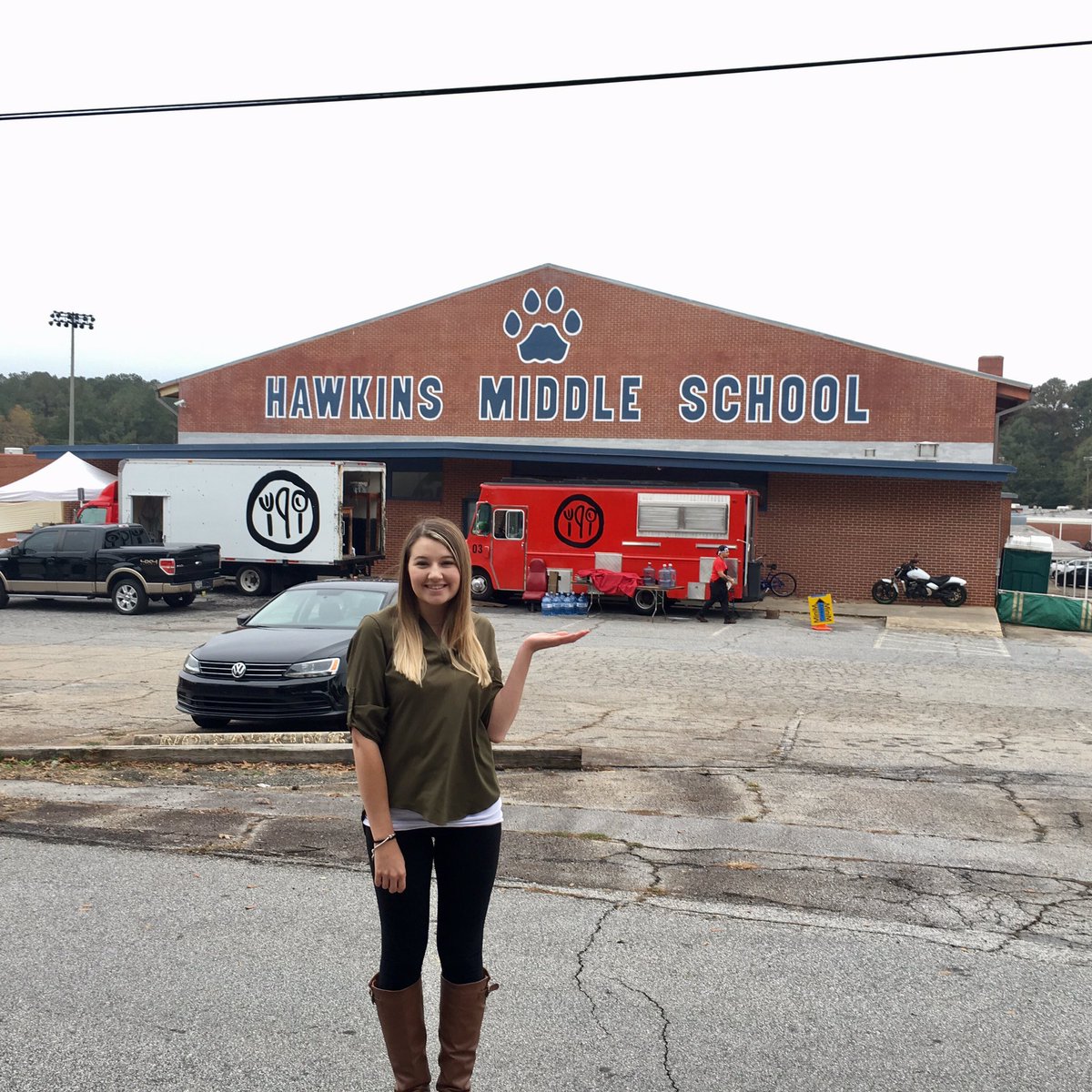 RachelleAlyssa's tweet photo. Hawkins middle school is basically in my back yard. 🤷🏼‍♀️ 

@Stranger_Things @milliebbrown @FinnSkata @calebrmclaughl1 @GatenM123 https://t.co/XLFfPmd7TX