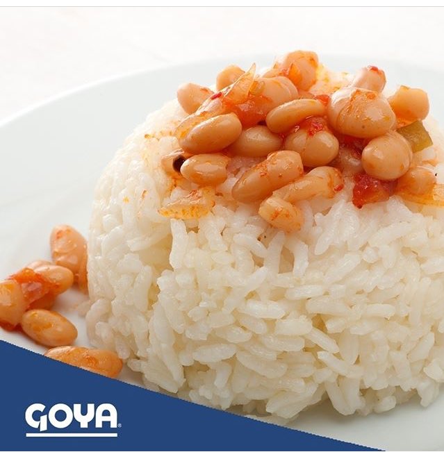 GOYASD's tweet photo. El día está para degustar un rico arroz blanco con habichuelas blancas ¿Qué crees? #ACocinarConGoya #ComidaDelDía https://t.co/G9mgh72JLJ