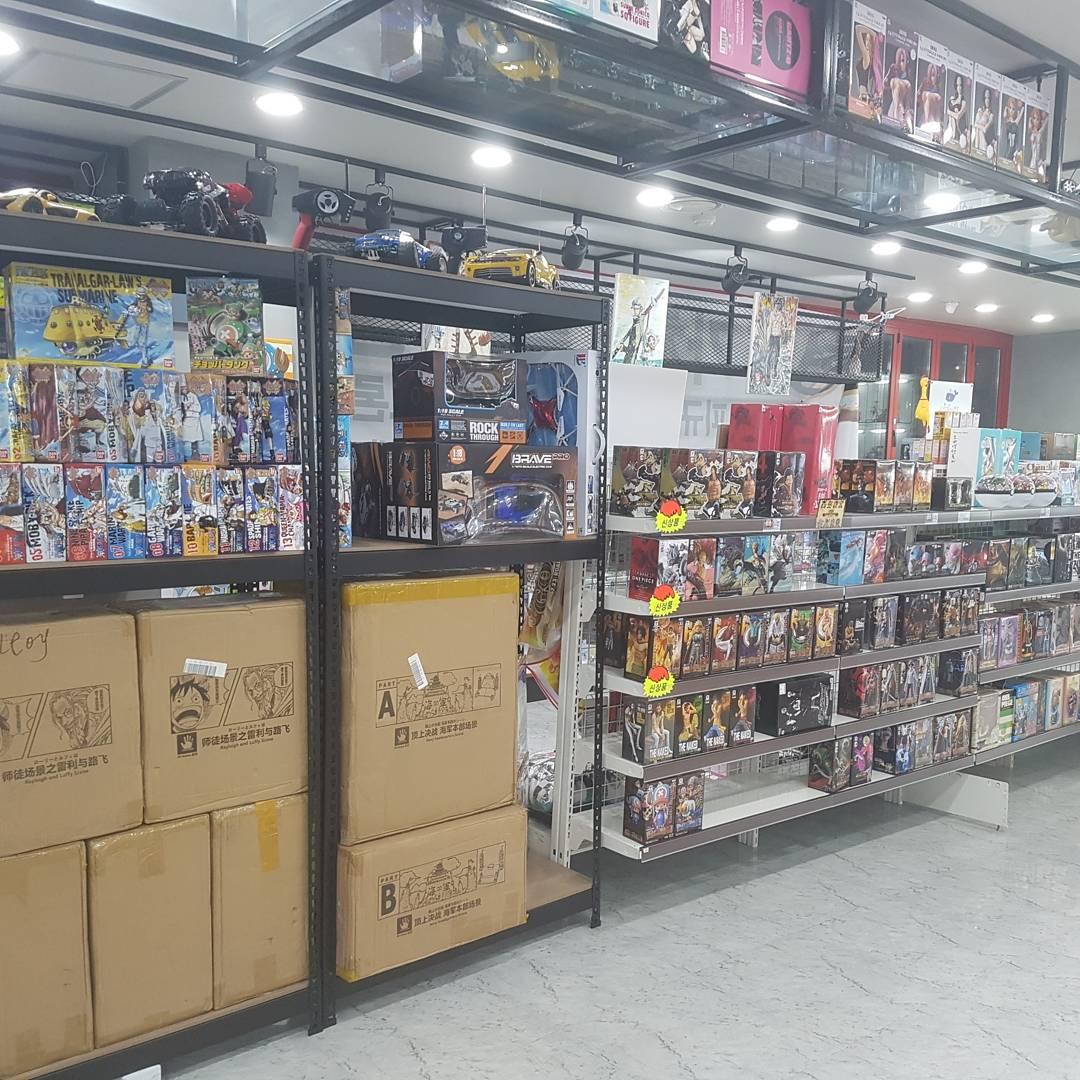 realtoy2016's tweet photo. 키덜트 문화를 선도하는 국내유일 피규어 전시/판매 (주)리얼토이

산본에 위치한 리얼토이랜드 본점이 피규어 전문 전시판매 카페로 새단장했습니다!

#리얼토이 #리얼토이랜드

구매문의(전국) : 1566-8789
「OCN 드라마 "블랙" 공식 협찬사」 https://t.co/3kPuFVmQMi