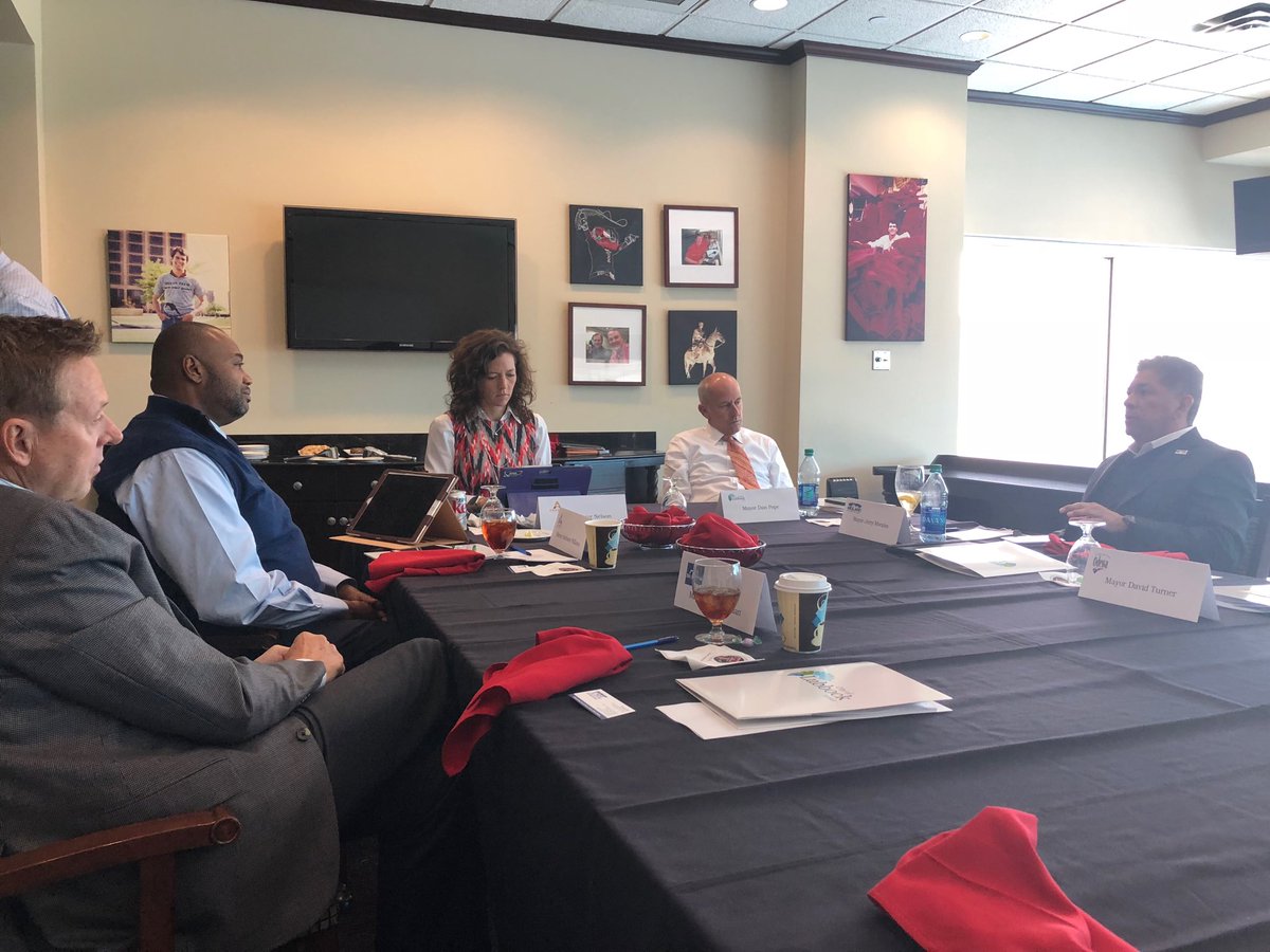 TML_Texas's tweet photo. West Texas Mayors' Group discussing common interests today in Lubbock. #TxCities https://t.co/rJf4l8abaJ
