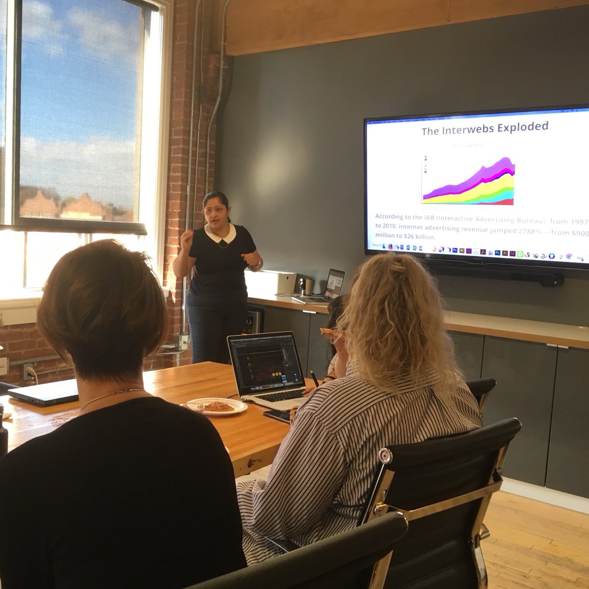 traffikCA's tweet image. Thanks to our very own Nikita Dighe (@Bubblescope) for an amazing Strategy Lunch &amp;amp; Learn (🍕 + 📖) on the topic of "Connections Planning" today! #TraffikCampus
