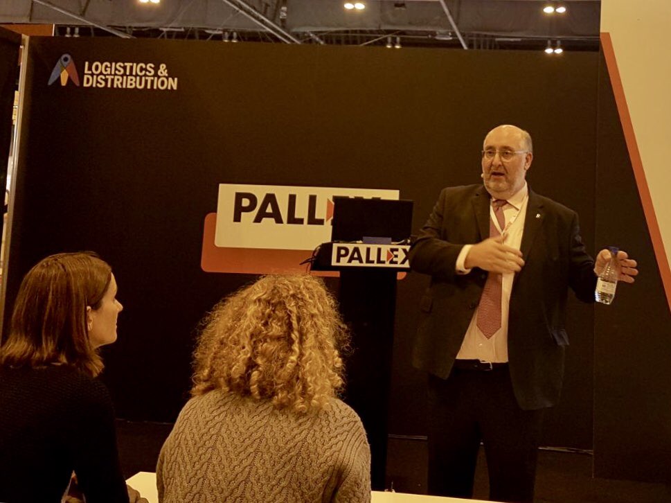 CetmTransporte's tweet photo. El presidente de @ACTE_Asociacion, @RAMVAZNEG, en el #Logistic2017 exponiendo alternativas a la problemática de la distribución urbana de mercancías en las grandes ciudades. #transporte #logística #CETM. https://t.co/wTynmvVQgM