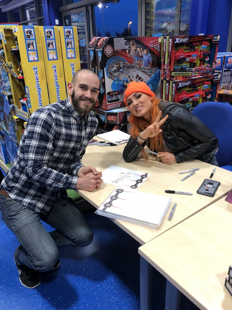 adamt86's tweet photo. @BeckyLynchWWE met her idol today #WWELeeds https://t.co/4p3ZUayRRn