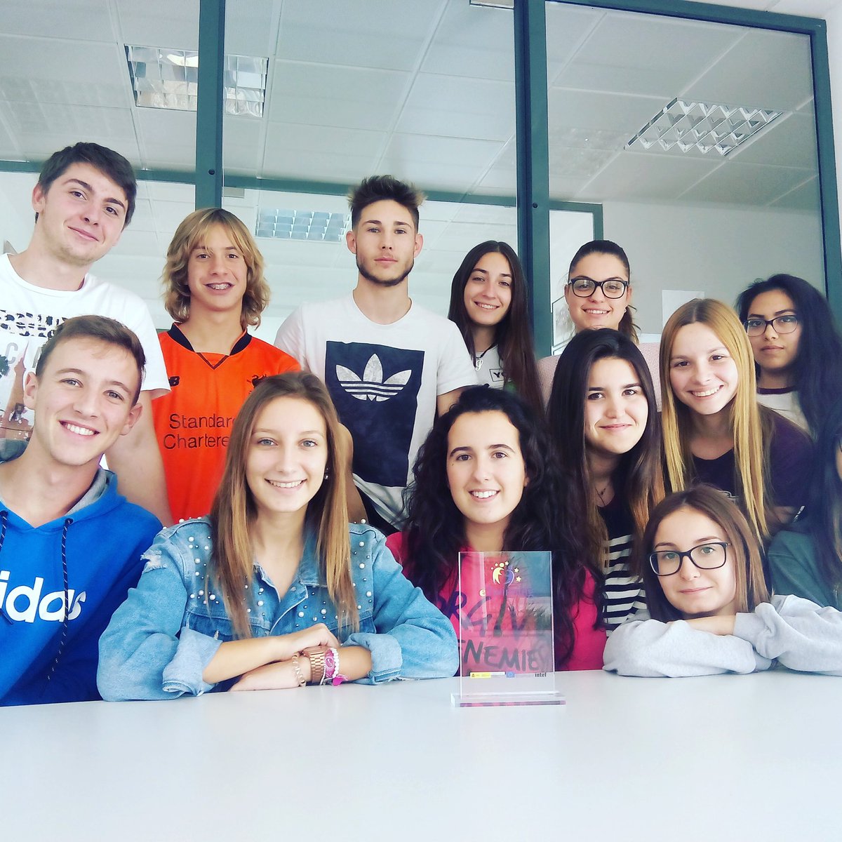 AlfredAyza's tweet photo. Els autèntics protagonistes del premi nacional que encara estan a @AlfredAyza . 
Gràcies pel vostre treball! https://t.co/3pPEldihlR