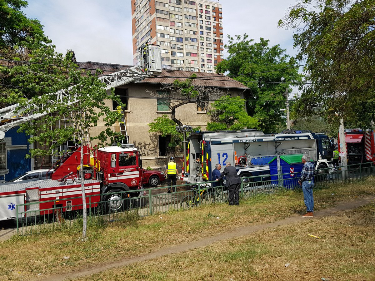 kike_jma's tweet photo. Incendio en lastra @cbsantiago @EsmeraldaCBS @Novenacbs @duodecimachile https://t.co/MZuaiV4Mot