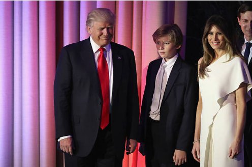 (30) The Trump family appear on the balcony.