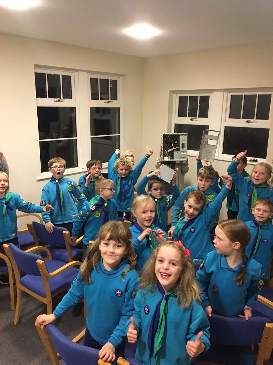 2ndOtley's tweet photo. 2ndOtleyBeavers: Tonight we dismantled a 14 year old computer! #poorcomputer #beaverscoutsrule #notokcomputer https://t.co/20BwehiyFL