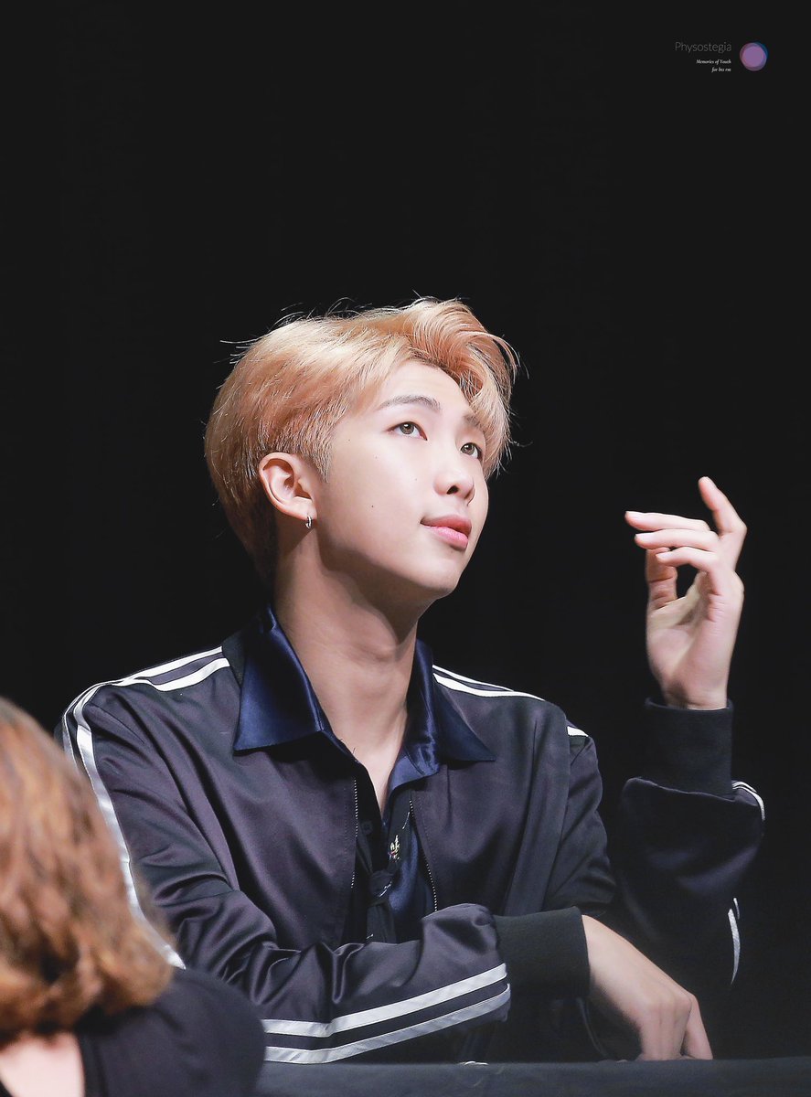 RM_PSTGA's tweet photo. 171007
I'll be there for you
#김남준 #RM @BTS_twt https://t.co/RudR1GTphu