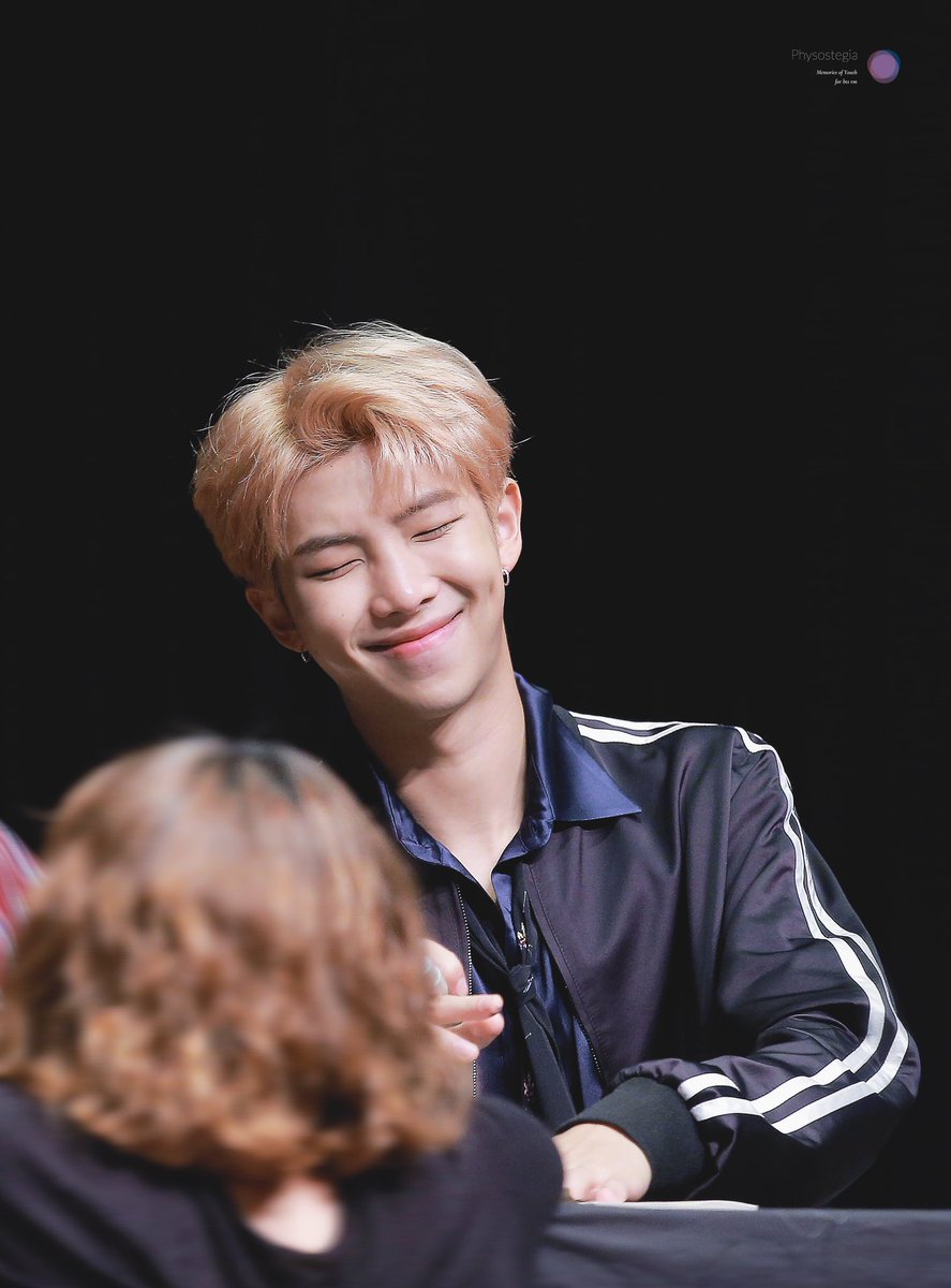 RM_PSTGA's tweet photo. 171007
I'll be there for you
#김남준 #RM @BTS_twt https://t.co/RudR1GTphu