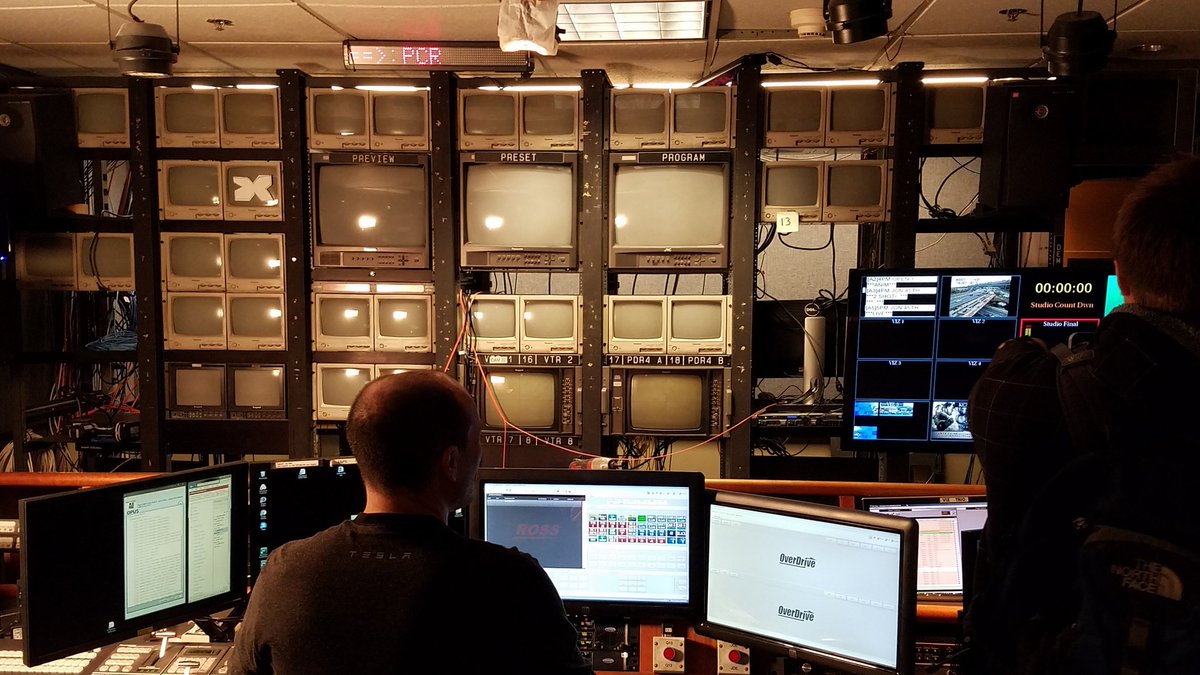 starnstv's tweet photo. #OldSchool monitors in the control room! #Q13FOX https://t.co/ApXwFtvv0s
