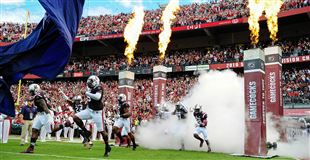 TheBigSpurOn3's tweet photo. #Gamecocks football graduation success rate leads SEC and ranks 4th in nation, tied with Brown and Columbia, while trailing only Dartmouth, Harvard and Northwestern. https://t.co/lx9fv3lvCf https://t.co/J60OCthVjq
