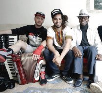 EthnoCloud's tweet photo. #EthnoCloudsBestChoiceDaily
☛https://t.co/YPO7L5X5J3 RT
#ECBCD #worldmusic @MaClick_Band #GnawaMusic #NorthAfricanMusics #France https://t.co/4UZ7hAD7Mg