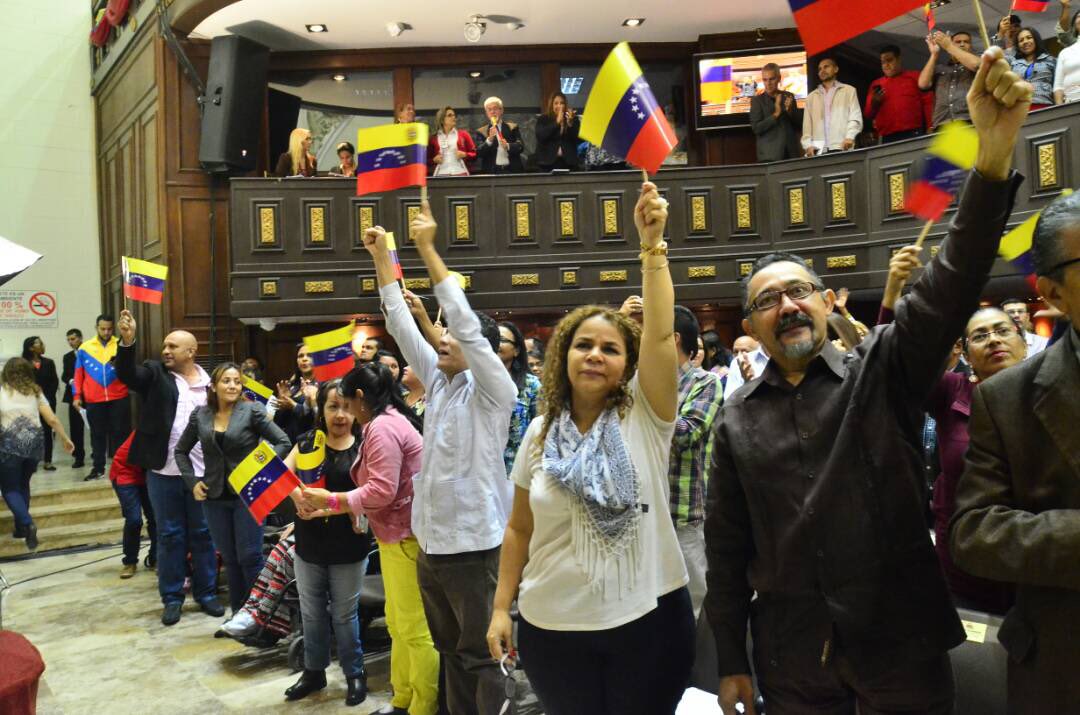 delcyrodriguezv's tweet photo. Venezuela aprueba histórica Ley Contra el Odio, por la convivencia pacífica y la tolerancia! Proceso Constituyente está en defensa de La Paz https://t.co/4asnY145IM