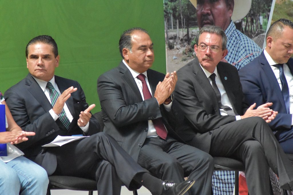 FAOMexico's tweet photo. #UNFAOmx reconoce a los gobernadores @omarfayad, @alejandromurat, @Silvano_A, @HectorAstudillo, que han valorado la efectividad del @PESAMEXICO y han sumado voluntades y recursos para el logro de sus resultados: @sotobaquero #15AñosPESA https://t.co/3bqIKMIuZs