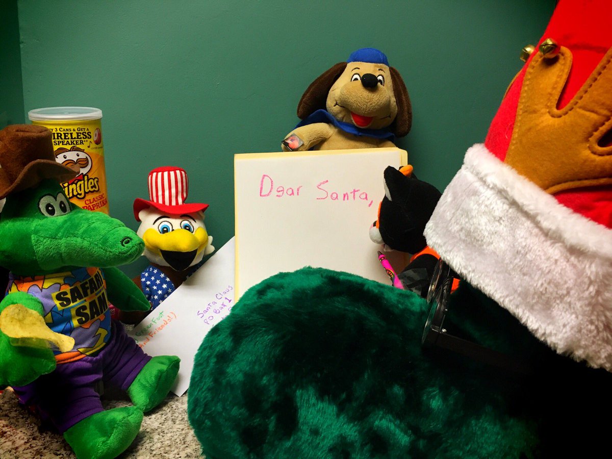 Coastercrew's tweet photo. Made it back just in time for #DearSantaLetterWeek! I already have European Paprika Pringles so what should I ask for? #HoWoPo @HolidayWorld https://t.co/yl7pdn26xV
