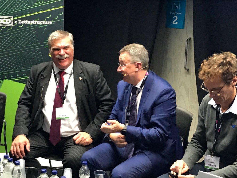 centersquaredcs's tweet photo. Cyxtera’s Mike Bennett brings a smile to the face of other panelists. #Datacenter efficiency panel. #DCDZettastrucuture #GoCyxtera https://t.co/ExSQG51odQ