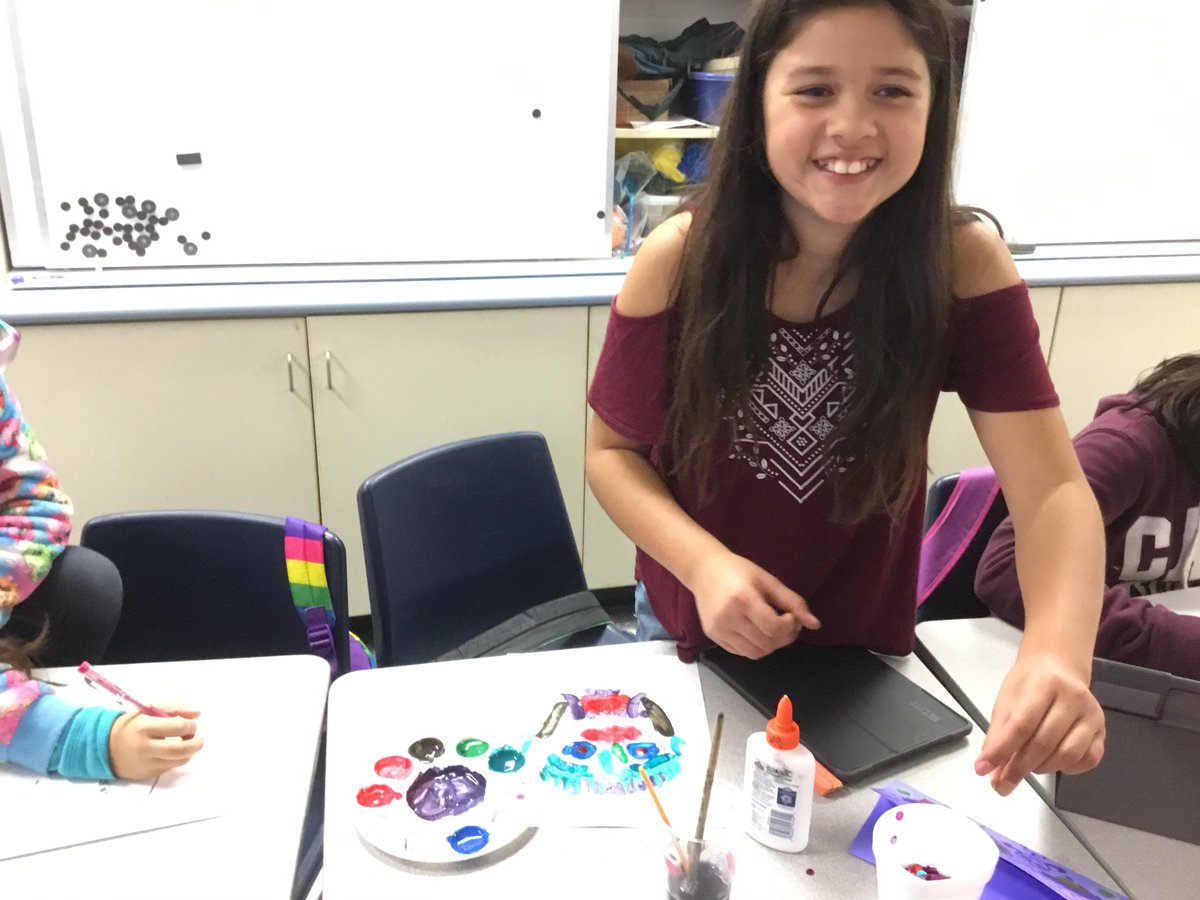 SnookEllyshia's tweet photo. Having a GREAT time making masks in Cultural Art Club #jmajags #jmaprincipal https://t.co/Il5rPPeWxN