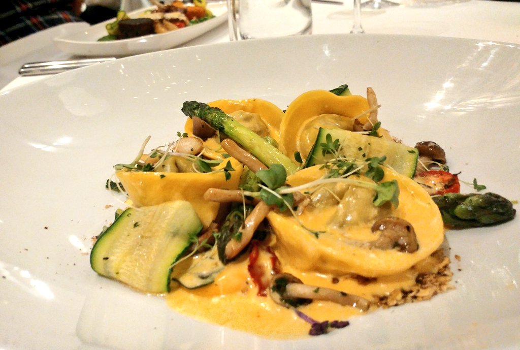 thejaxblog's tweet photo. RT lovecapetown: Dinner at #CapeGrace is out of this world 🙌 Cape Cosmopolitan Cuisine at its finest 👌 #lovecapeto… https://t.co/1Q7fnzrGJh